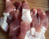 รูปขั้นตอนการทำที่ 1 ของ ผัดกวางตุ้งดอกใส่หมูสามชั้น
