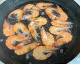 A picture of step 2 of Drunken Shrimp with Shaoxing Wine.