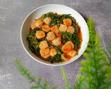 Foto langkah ke 4 dari resep Tumis Kangkung Bakso.