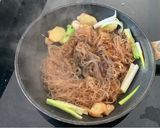 A picture of step 3 of Thai style ginger Prawns with glass noodle baked in claypot - กุ้งอบวุ้นเส้น 🦐.