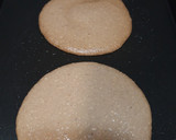 Foto del paso 4 de la receta: Tortitas de avellana y cacao con fruta