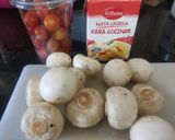 Foto del paso 1 de la receta: Salsa de champiñones y cherry a mi manera