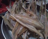 Foto langkah ke 1 dari resep Sambal bawang ikan asin.