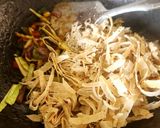 A picture of step 4 of Leftover Roti Noodles.