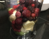 Foto del paso 2 de la receta: Smoothie de frutos rojos, kiwi y banana