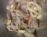 Foto langkah ke 2 dari resep Cumi Bawang Putih Saus Terasi.