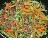 Foto langkah ke 3 dari resep Buncis wortel cah telur dan daging.