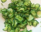 Foto langkah ke 4 dari resep Salad tomat dengan yogurt mayones dressing.