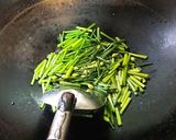 韭菜花炒甜不辣的食譜步驟1照片