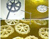 Foto langkah ke 2 dari resep Kue Kembang Goyang.