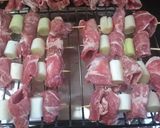A picture of step 4 of Easy Spicy Miso Pork Skewers (Higashimatsuyama-style Yakitori).