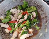 Foto langkah ke 5 dari resep Cah ayam brokoli.