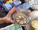 Foto langkah ke 3 dari resep Kembang Goyang Wijen.