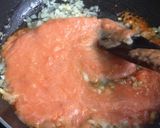 Foto langkah ke 1 dari resep Tomato Cheese Bread Pizza.