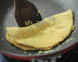 Foto langkah ke 6 dari resep Creamy Omelette.