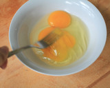 Foto langkah ke 2 dari resep Creamy Omelette.