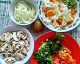 Foto langkah ke 1 dari resep Sup sayur segar ala pedesaan .