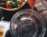 Foto langkah ke 2 dari resep Chia Yogurt Stroberi.