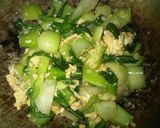 Foto langkah ke 4 dari resep Pokcoy Serabut Telur.