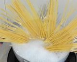 Foto langkah ke 1 dari resep Pasta Bandeng Sosis Aglio Olio.