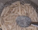Foto del paso 7 de la receta: Penne al laurel con parmesano 🍃