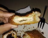 Foto langkah ke 9 dari resep Roti Tawar goreng isi oreo dan keju.