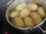 Croqueta de puré de patata rellena de carne picada