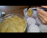 Foto langkah ke 6 dari resep Pumpkin Cupcakes.