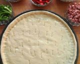 Foto langkah ke 6 dari resep "Corn Cheese Sausage Pizza".
