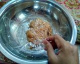 Foto langkah ke 2 dari resep Spices Chicken Sausage Patties.