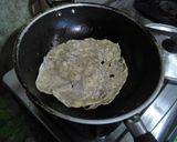Foto langkah ke 4 dari resep Spices Kebab wraps.