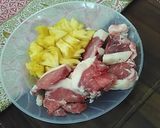 Foto langkah ke 1 dari resep Daging Masak Nanas .