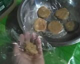 Foto langkah ke 3 dari resep Spices Chicken Sausage Patties.