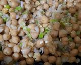 A picture of step 3 of Fry chatpati chaat.
