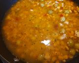 Egy serpenyős rizses csirke fokhagymával, kukoricával,babbal és olívabogyóval 🐤🐥🐣🌽🫒🧄🥣 recept fázis 3 fotója