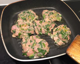 Foto langkah ke 2 dari resep Thai chicken cake .