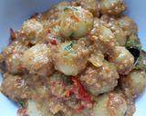 Foto langkah ke 8 dari resep Oseng Cilok Bumbu Kacang Lembut #Agust8.