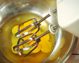Foto langkah ke 2 dari resep Castella (Japanese Honey Sponge Cake).