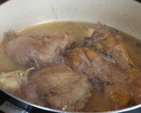 Foto del paso 2 de la receta: Pollo al vino tinto con arroz blanco rehogado con ajos