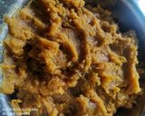 हळदीच्या पानातील पुरणाची खुसखुशीत दिंड(Purnache Dind Recipe In Marathi) रेसिपी स्टेप 2 फोटो 