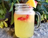 Foto del paso 2 de la receta: Agua de piña con fresas 🍍🍓