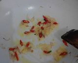 Foto langkah ke 2 dari resep Sauteed Green Caisim and Fish Cake with Soy Sauce (Tumis caisim fish cake kecap asin).