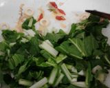 Foto langkah ke 3 dari resep Sauteed Green Caisim and Fish Cake with Soy Sauce (Tumis caisim fish cake kecap asin).