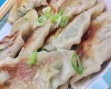 Foto langkah ke 8 dari resep Homemade Chicken Gyoza.