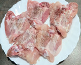 Foto del paso 2 de la receta: Pollo a la cerveza con corazones de alcachofa