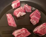 Foto del paso 1 de la receta: Estofado de costilla de ternera con champiñones