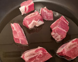 Foto del paso 1 de la receta: Estofado de costilla de ternera con champiñones