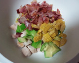 Foto del paso 3 de la receta: Ensalada de pollo con aguacate en canasta de tortitas