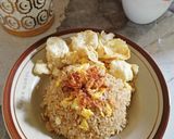 Foto langkah ke 5 dari resep Nasi Goreng Telur.