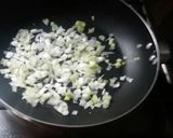 Foto del paso 5 de la receta: Revuelto de espárragos con cebolla, jamón, queso y fideos facilí